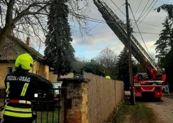 Fakidőlés István aknán