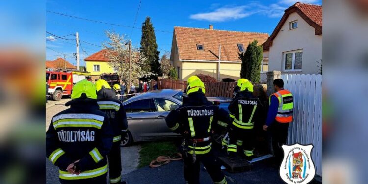 Baleset és gázömlés a József Attila utcában