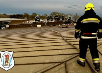 Csarnoképülettűz Fóton