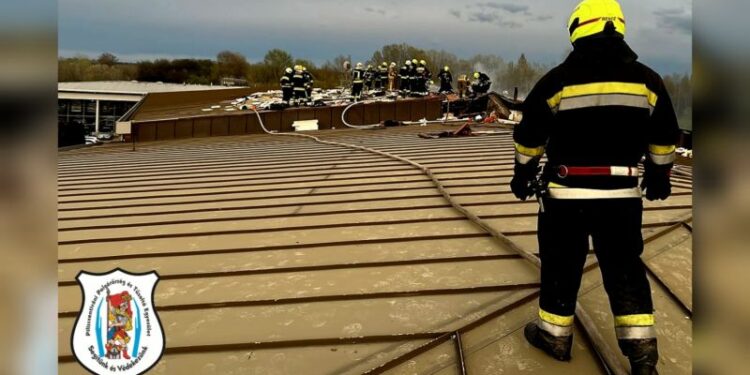 Csarnoképülettűz Fóton