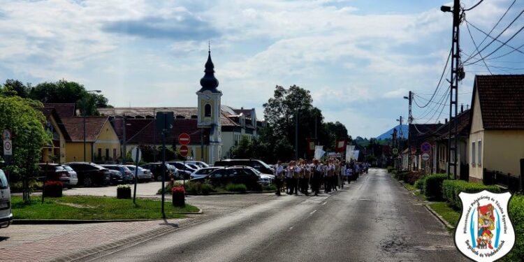 Úrnapi körmenet biztosítás
