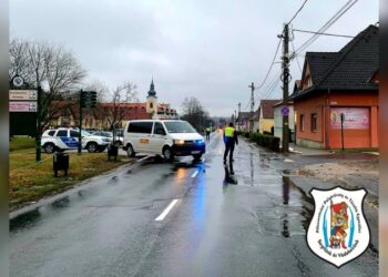 Koszorúzás, útlezárás, gyertyagyújtás