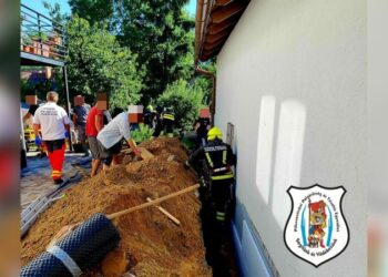 Támfal dőlt egy munkásra