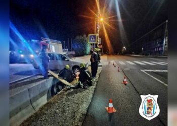 Árokba hajtott, fennakadt