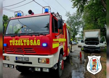 Kisteherautó gyulladt ki