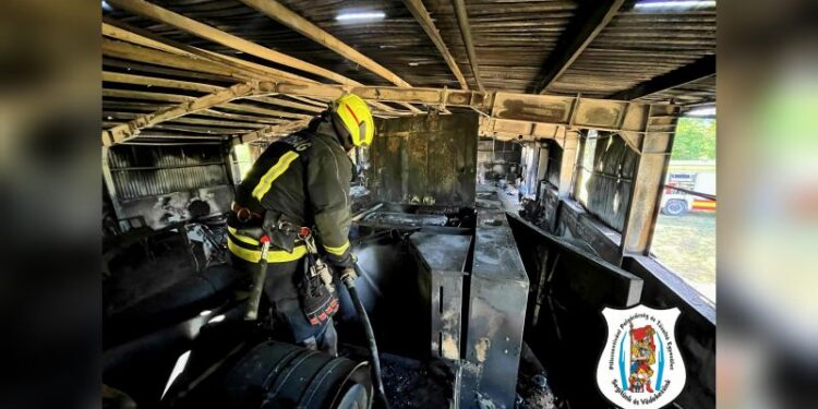 Újra riasztás a raktárcsarnokhoz