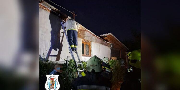 Riasztás családi ház tűzhöz Vörösvárra