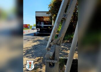 Veszélyes áruszállító balesete Vörösváron